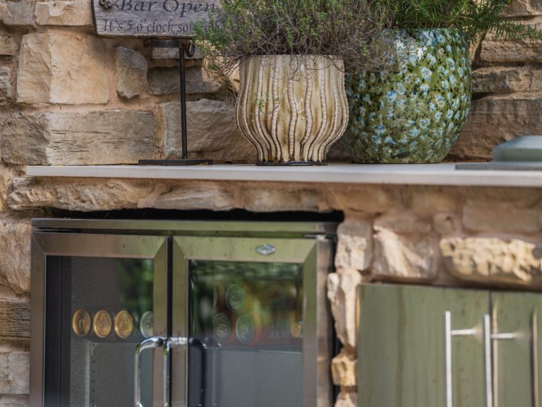 outdoor kitchen